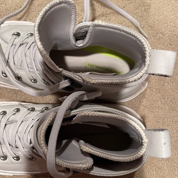 Womens Light Grey Leather Chuck Taylor Converse High Tops Waterproof - Picture 8 of 8